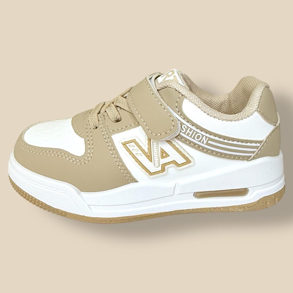 بوت ولادي عسلي مع أبيض مميز