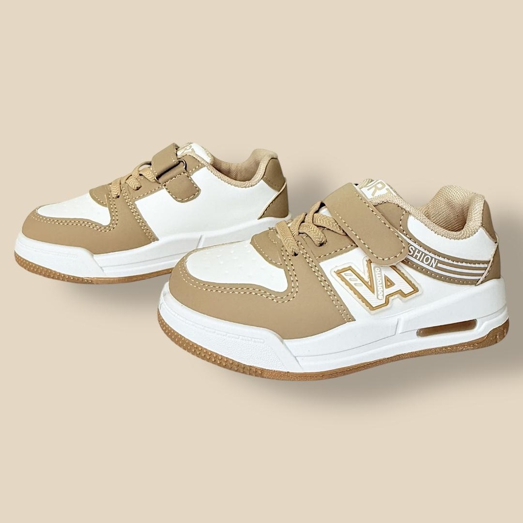 بوت ولادي عسلي مع أبيض مميز