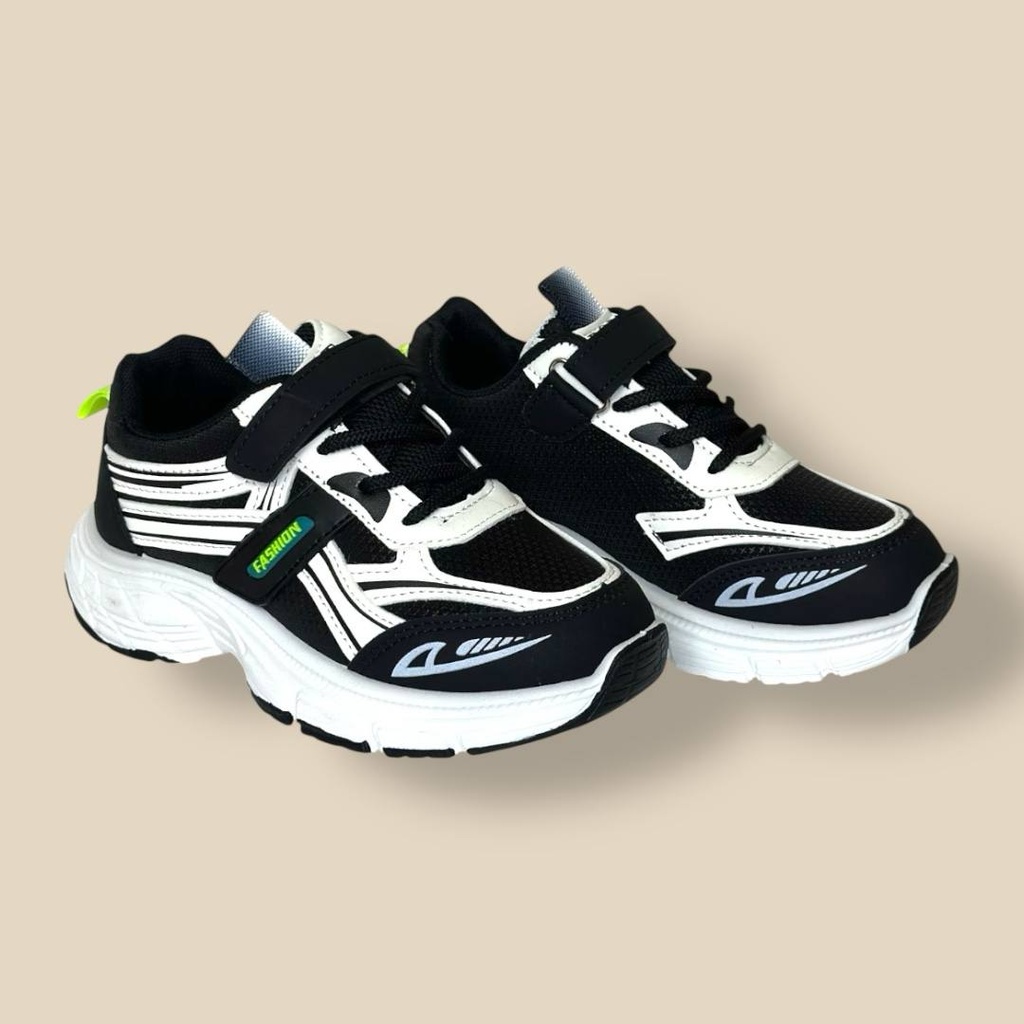 بوت ولادي أسود وأبيض سبورت