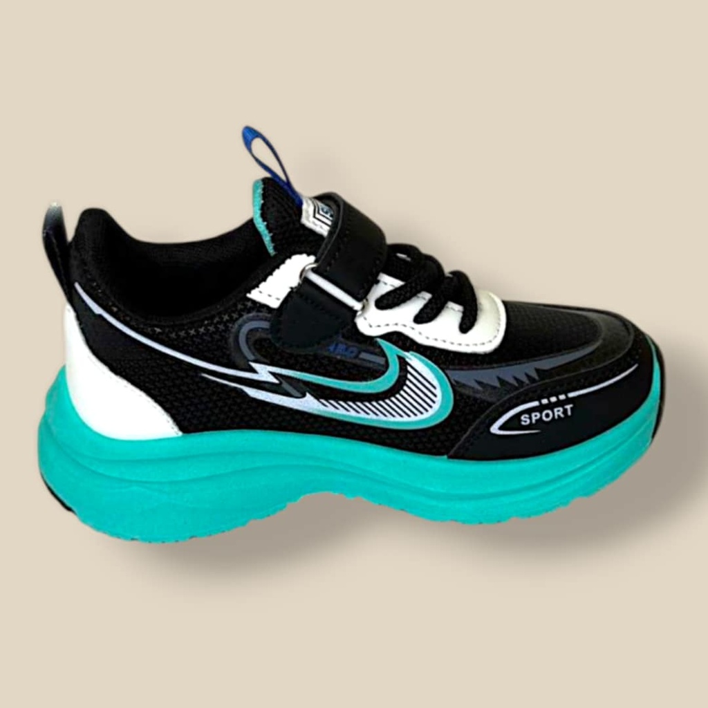 بوت ولادي بألوان الصيف المميزة