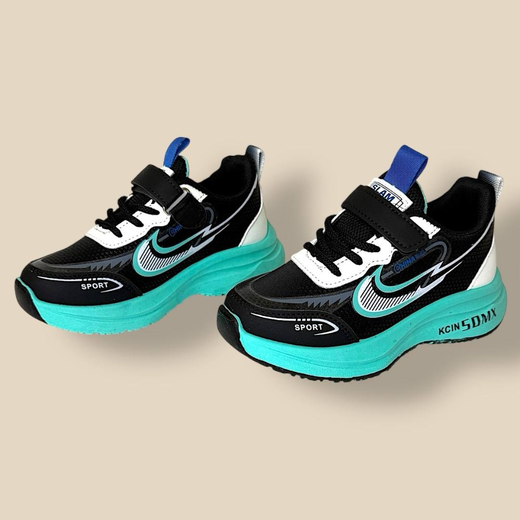 بوت ولادي بألوان الصيف المميزة