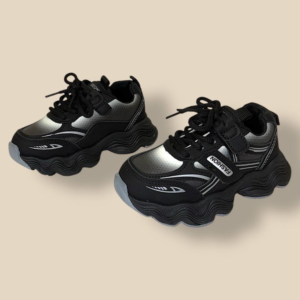 بوت ولادي أسود مع أبيض متدرج أنيق