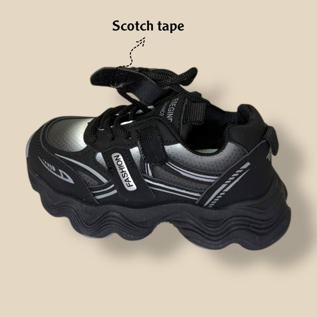 بوت ولادي أسود مع أبيض متدرج أنيق