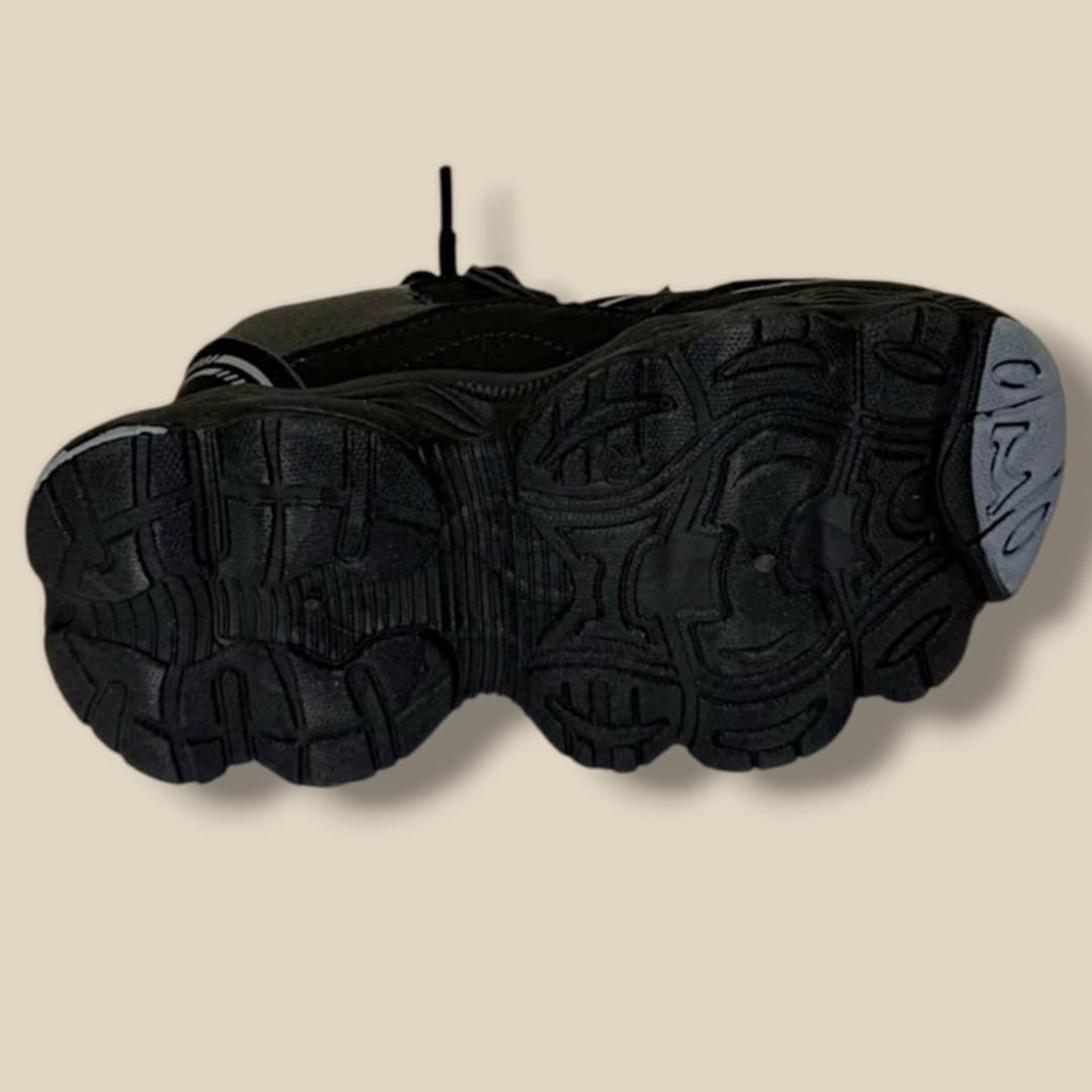 بوت ولادي أسود مع أبيض متدرج أنيق