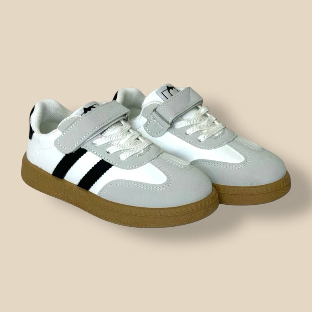 حذاء ولادي بثلاث ألوان يحمع بين الرسمي والعملي