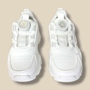 حذاء أبيض أو أسود بإغلاق دائري