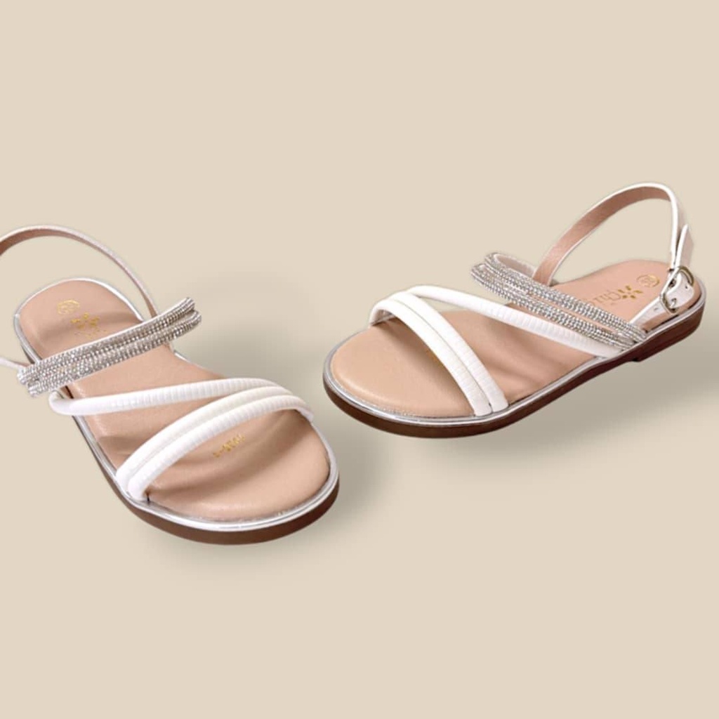 صندل بناتي بثلاث ألوان مميزة