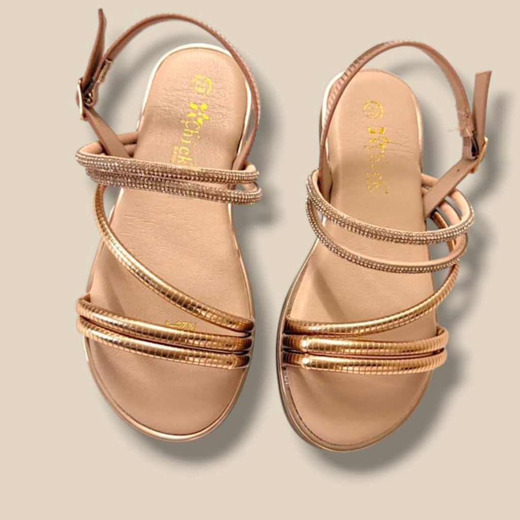 صندل بناتي بثلاث ألوان مميزة