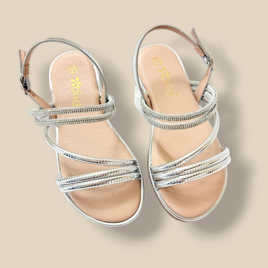 صندل بناتي بثلاث ألوان مميزة