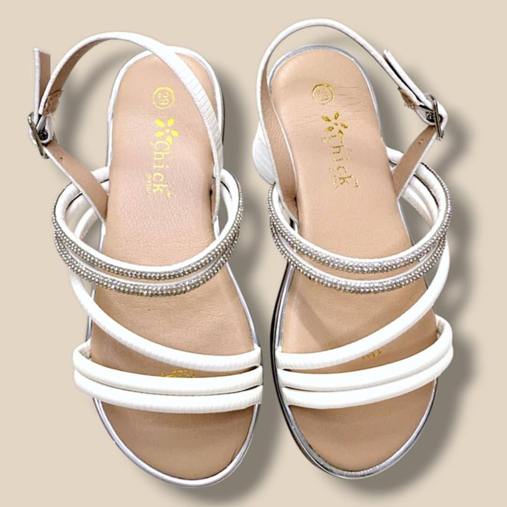 صندل بناتي بثلاث ألوان مميزة