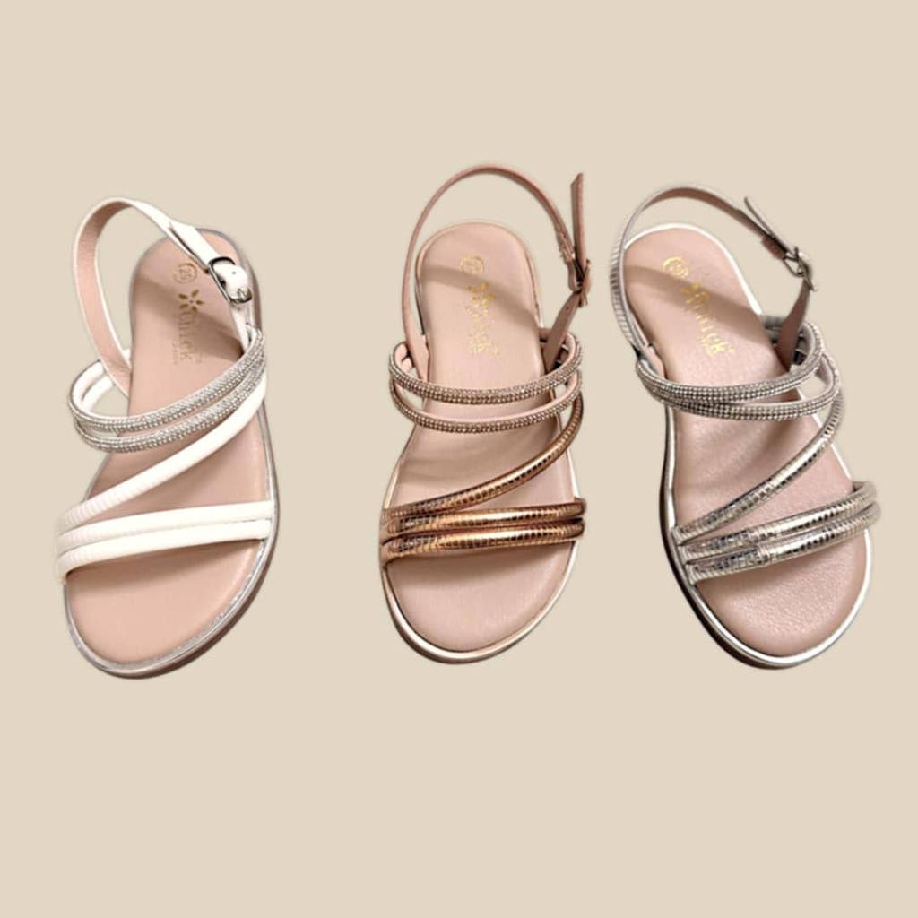 صندل بناتي بثلاث ألوان مميزة