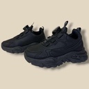 حذاء أبيض أو أسود بإغلاق دائري