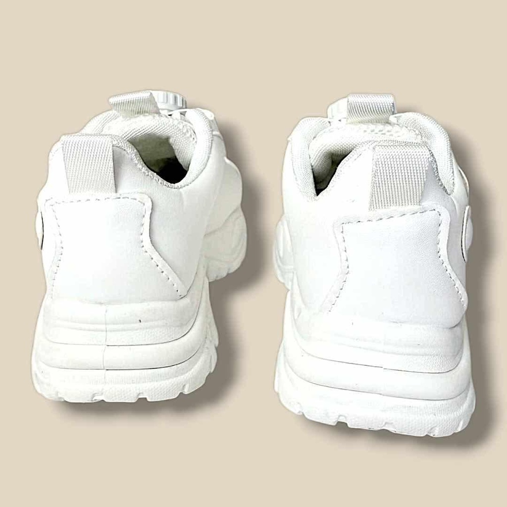 حذاء أبيض أو أسود بإغلاق دائري