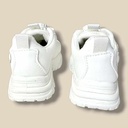 حذاء أبيض أو أسود بإغلاق دائري