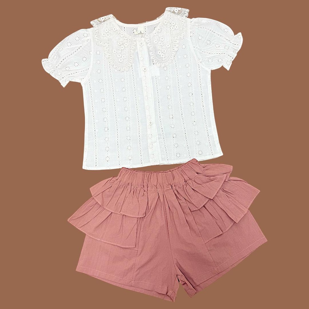 طقم بناتي شورت على شكل تنورة مع قميص دانتيل