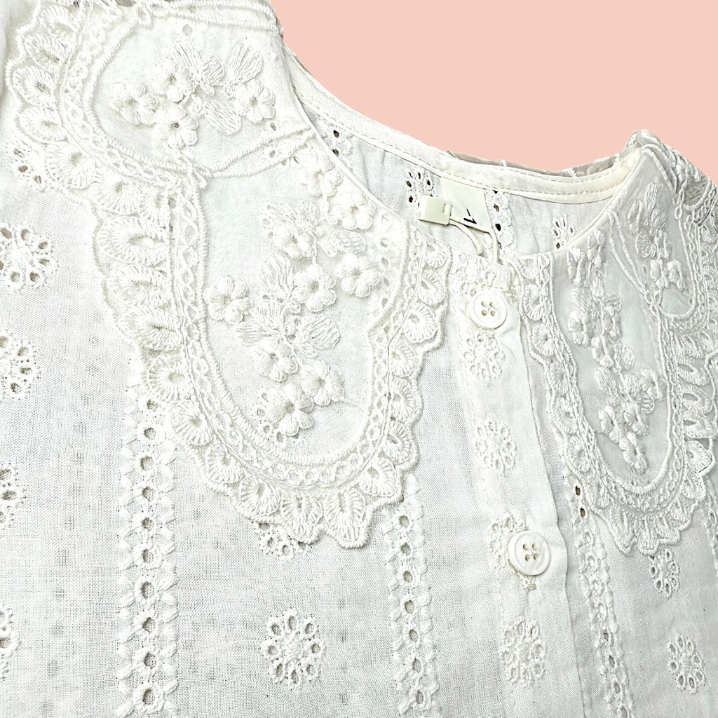 طقم بناتي شورت على شكل تنورة مع قميص دانتيل