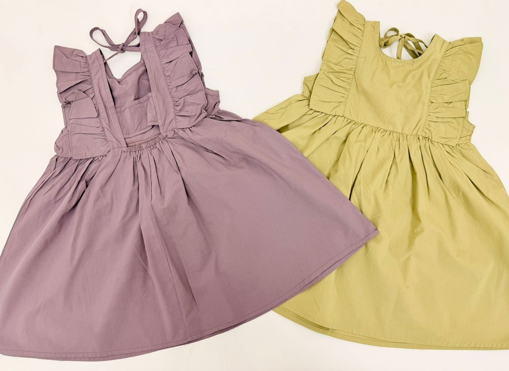 فستان مع كشكش عالأكتاف وفتحة بالظهر