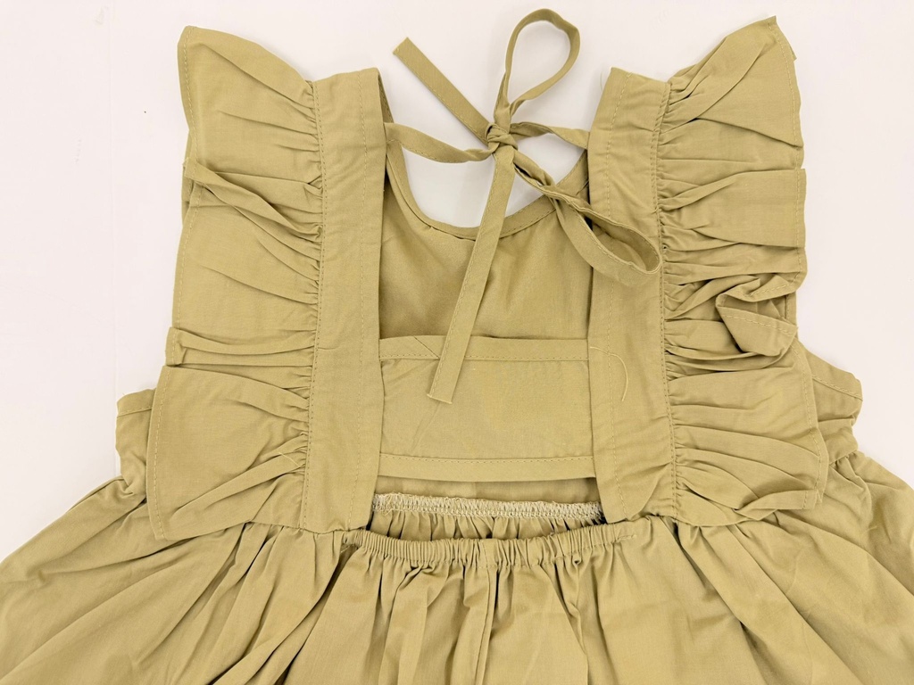 فستان مع كشكش عالأكتاف وفتحة بالظهر