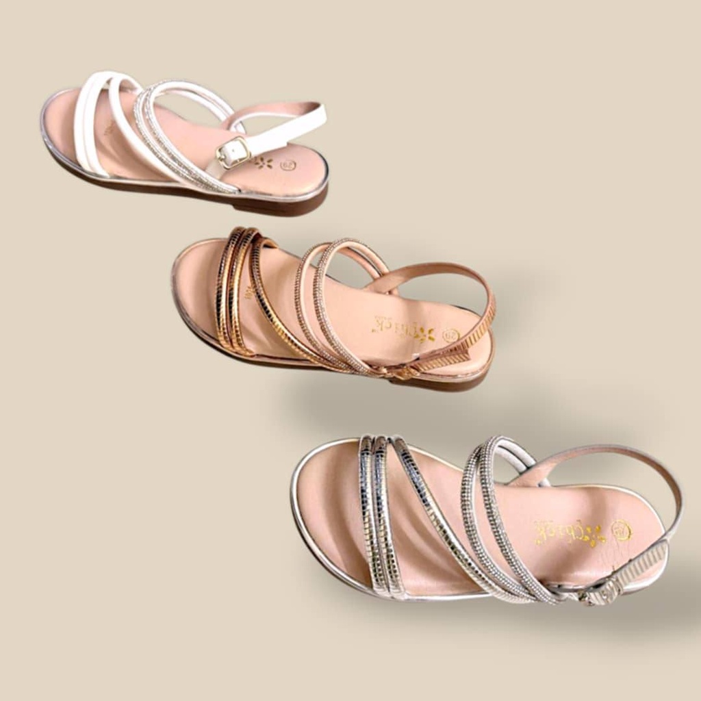صندل بناتي بثلاث ألوان مميزة