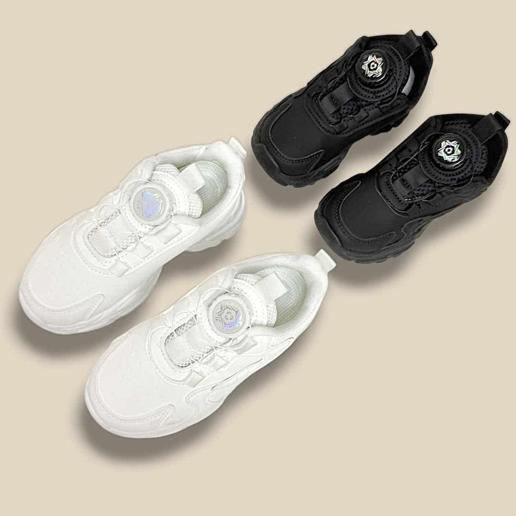 حذاء أبيض أو أسود بإغلاق دائري