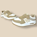 بوت ولادي عسلي مع أبيض مميز