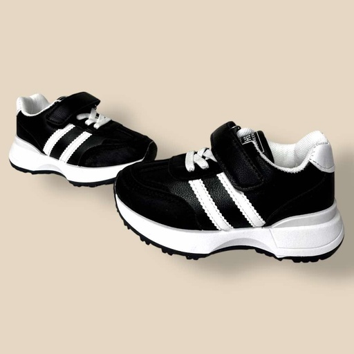 بوت ولادي أسود مع خطين أبيض