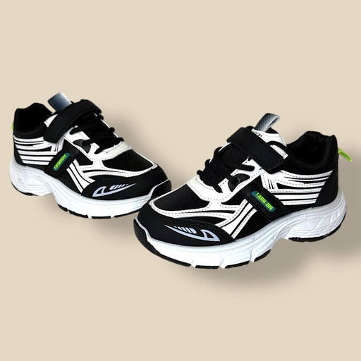 بوت ولادي أسود وأبيض سبورت