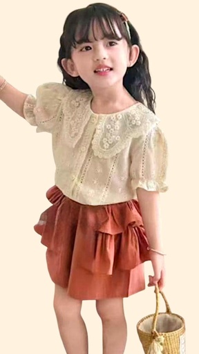 طقم بناتي شورت على شكل تنورة مع قميص دانتيل